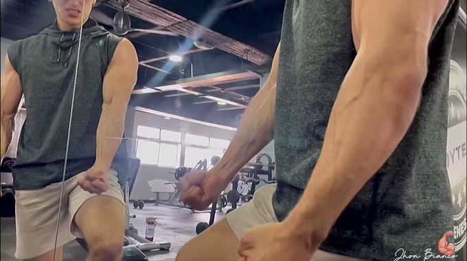 https://t.co/Aotpha19a3 

for sale my latest video muscle worship version with and without jerk off 