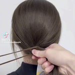 髪が広がりがちなこれからの季節に!ゴムひとつでできる簡単おしゃれまとめ髪♪