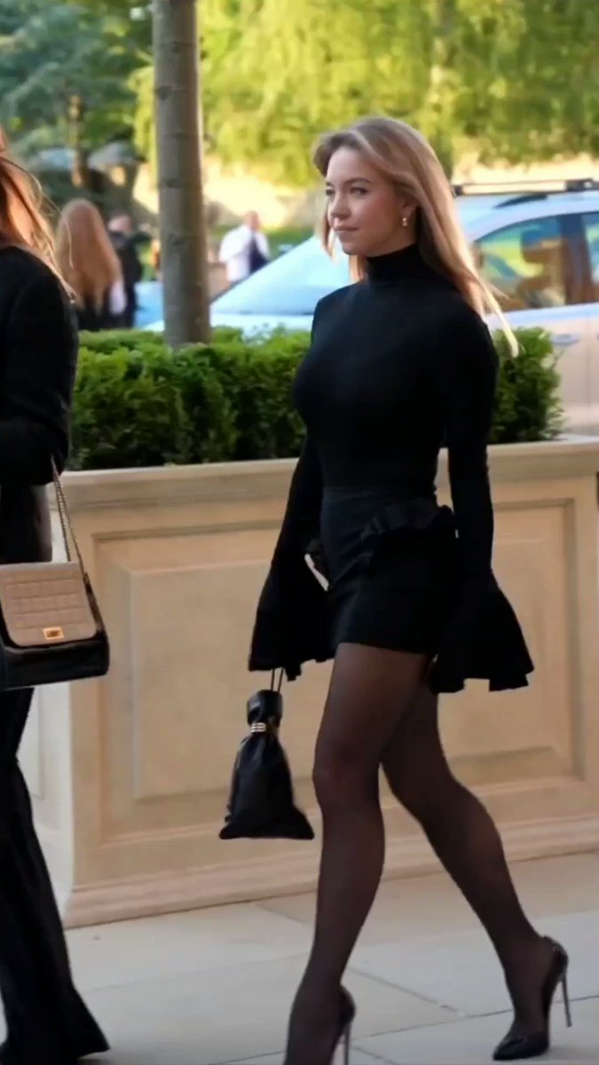 Sydney Sweeney fans on Twitter: "Sydney Sweeney attends the unveiling