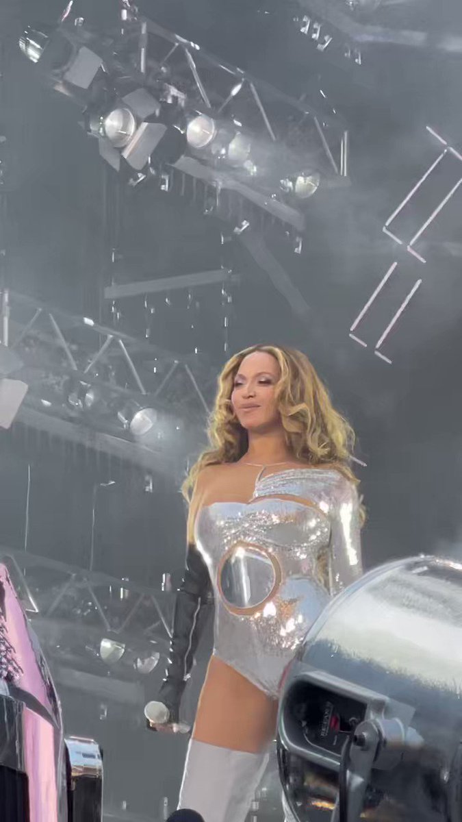 EHLIEN SEWPERSTAR on Twitter: "RT @china_beyonce: FAINTED AT THIS VERY
