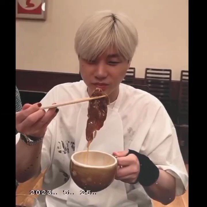 おしゃれじなん on Twitter: &amp;quot;RT @jinhwan_Pudding: 행복해 보이는 진환 햄찌 냠냠💕💕&amp;quot;