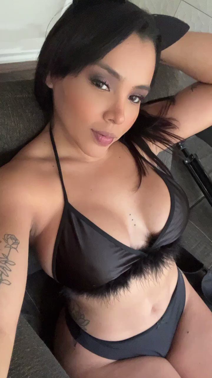 @LaConejita93s video Tweet