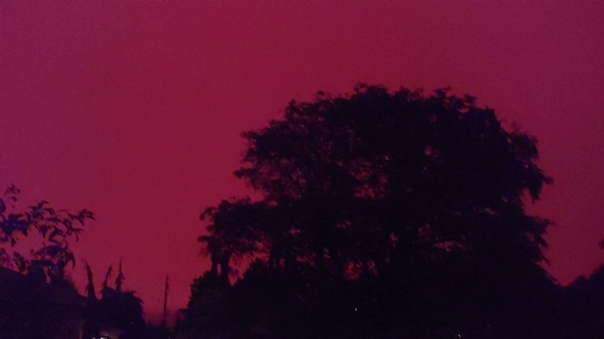 Sept 8, 2020 This video was taken was on the second day of the fires. The first day the smoke was so thick there was no light for the day. Received about 1/2 inch thick ash fall by this time. 200 yards from the evac zone. https://t.co/HEuZvYEbzS