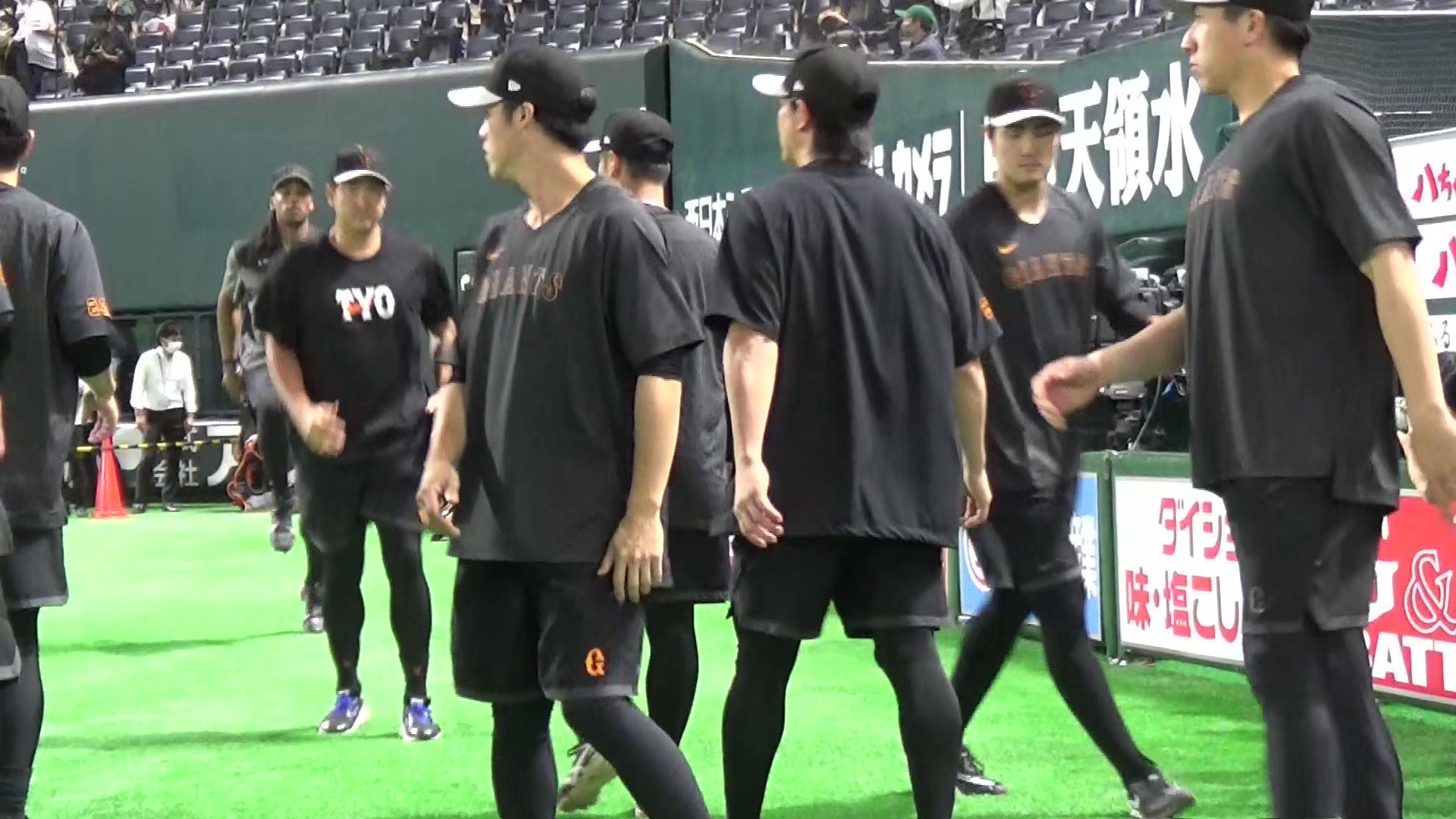 栄光の背番号18”巨人菅野智之投手のプロコレユニフォーム
