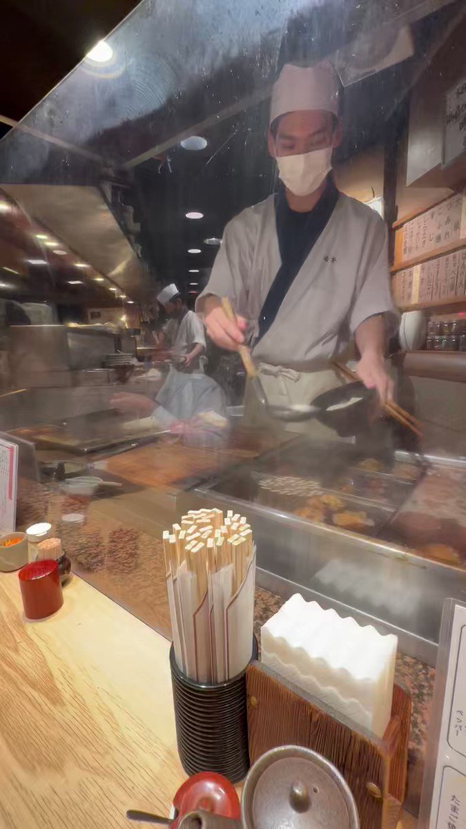 Odenchef oversees thehotpot.