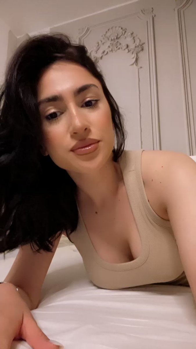 Model - Lola Joy interactivetoys