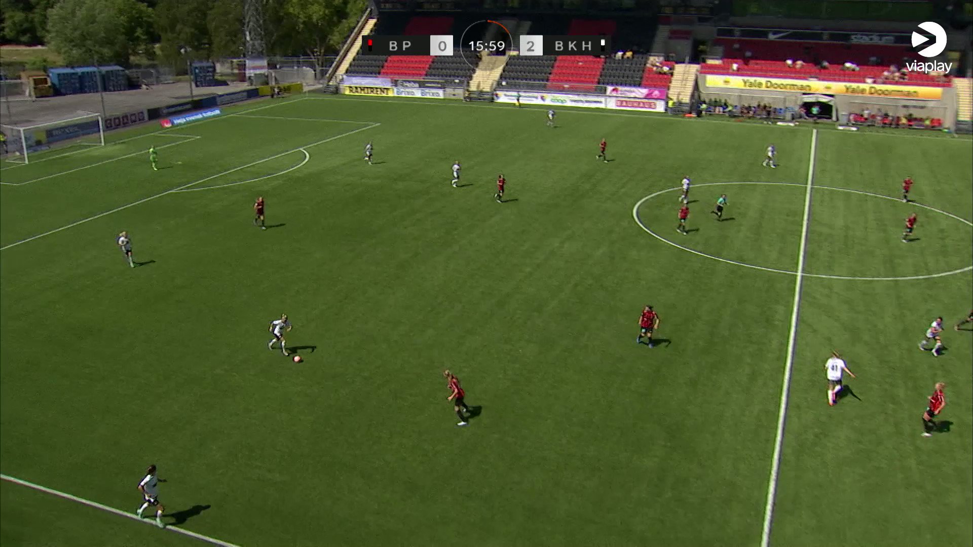 "Fotbollsgodis"

Häcken får målfira för tredje gången på sex minuter
Rosa Kafaji gör sitt andra mål i matchen”