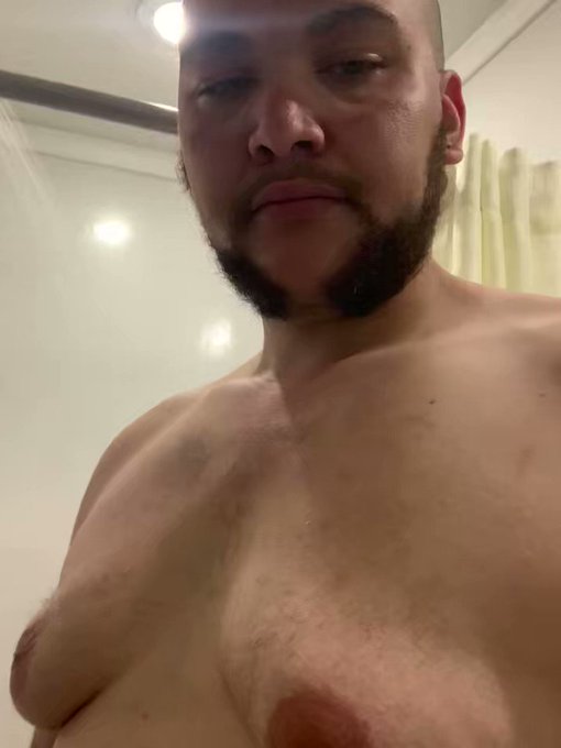 Who wanna join me for a shower?? https://t.co/5h2YCurPFa