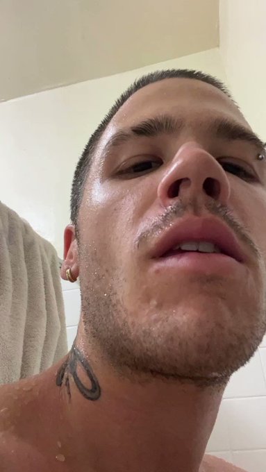 Also… shaved head? RT if you’re widdit https://t.co/YuQy1RltQK