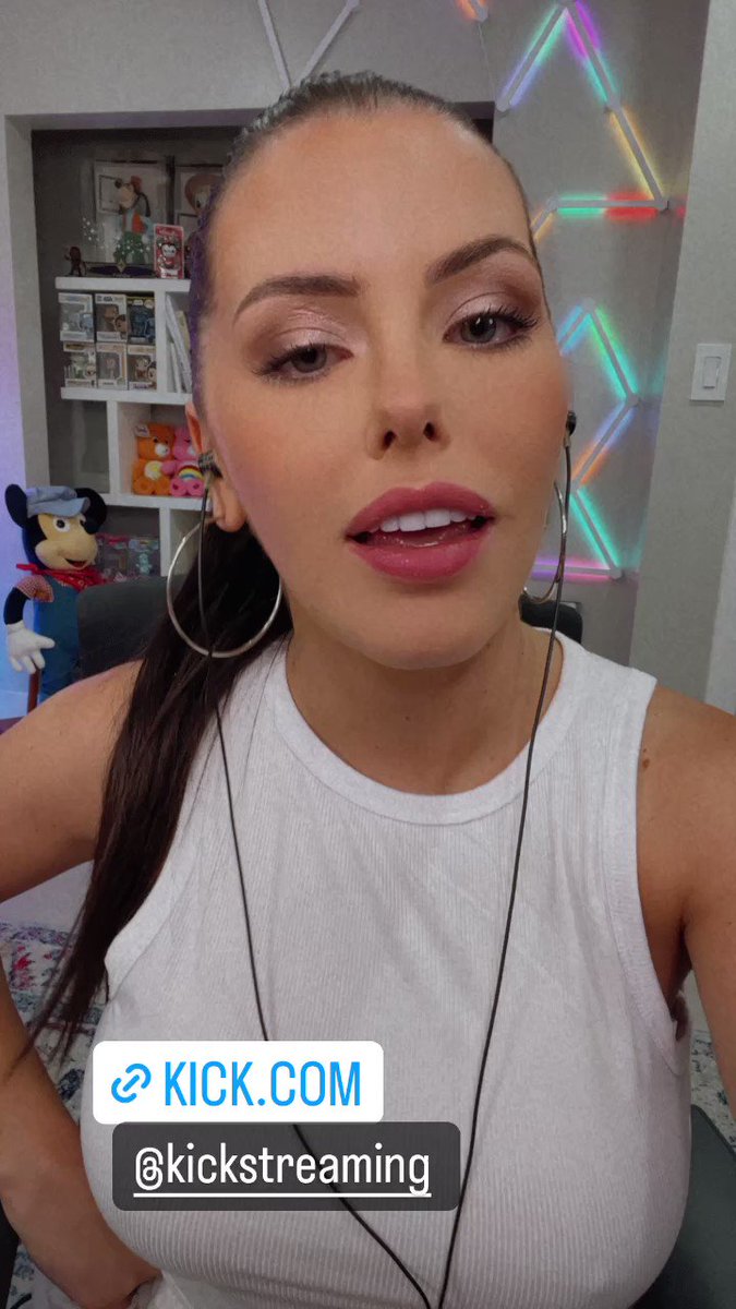 AdrianaChechikTV on Twitter "Going live for the first time on