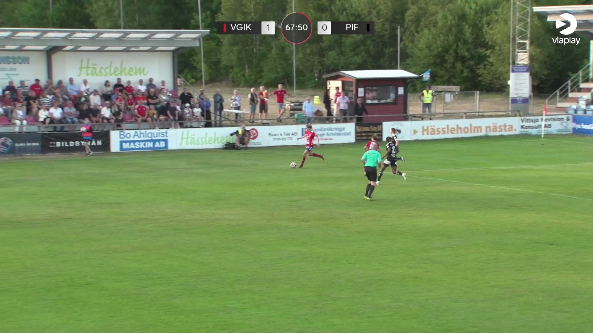 Sandra Adolfsson utökar!

Hon håller sig framme och petar in 2-0 för Vittsjö.”