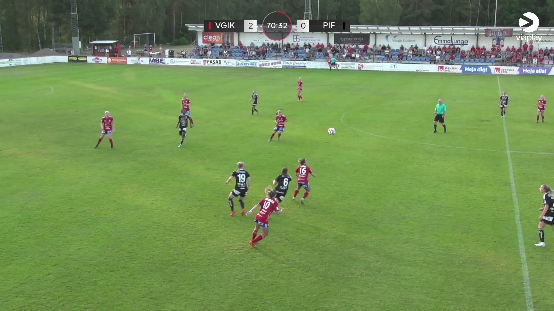 Två mål på två minuter!

Clara Markstedt får fram en tå på bollen och gör 3-0 för Vittsjö”