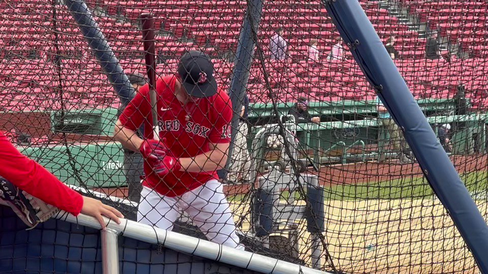 [討論] Trevor Story開始打擊練習