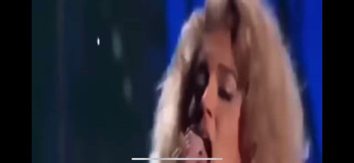 Tori Kelly at the BET Awards for the Smokie Robinson tribute https://t.co/NNn0oulgpl https://t.co/VJhqLU9T2x