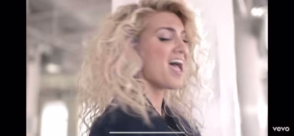Tori fucking Kelly https://t.co/IltDhTBEBo https://t.co/pfeUzzfGJO