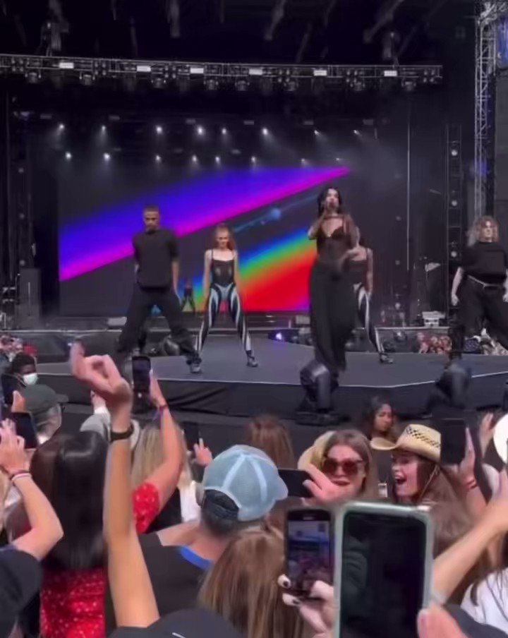 genesis on Twitter "dua lipa performing at genentech gives back in san francisco (thread)💌🕷️