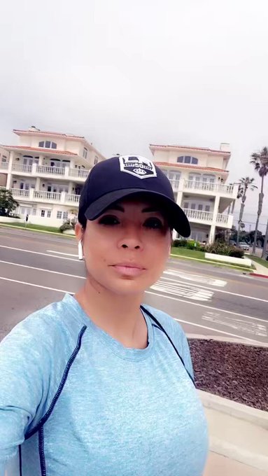 So windy I don’t think you guys are gonna be able to hear me lol 😂 https://t.co/0A3YsWcTKV