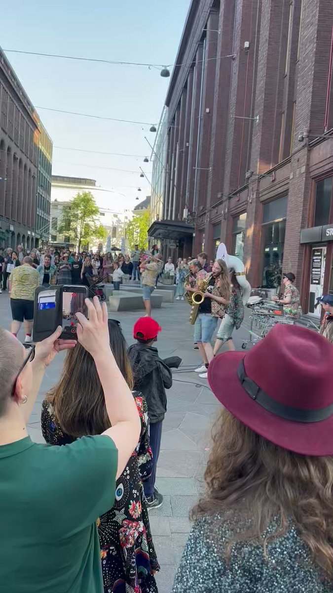 RT @Ferrandoyasoci1: Helsinki streets #Finland #helsinki #music https://t.co/Yzs5SCvZok