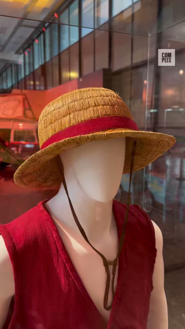 DiscussingFilm on X: First look at Luffy's costume in Netflix's