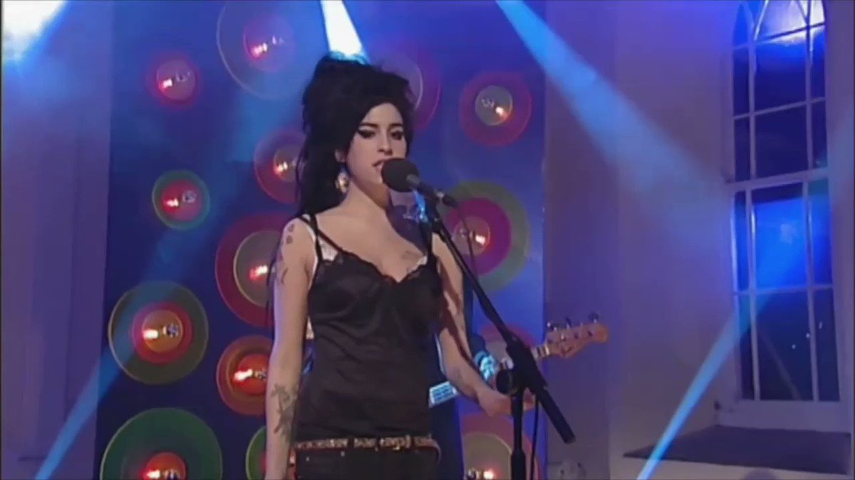 RT @winehousevideos: amy winehouse performing ‘love is a losing game’ live at the ‘other voices’, 2006. https://t.co/Q2sDPmVXgG