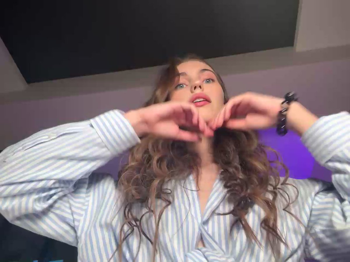 HollyBunny on Twitter: "Hello🥰 let's spend monday night together🙄💔"