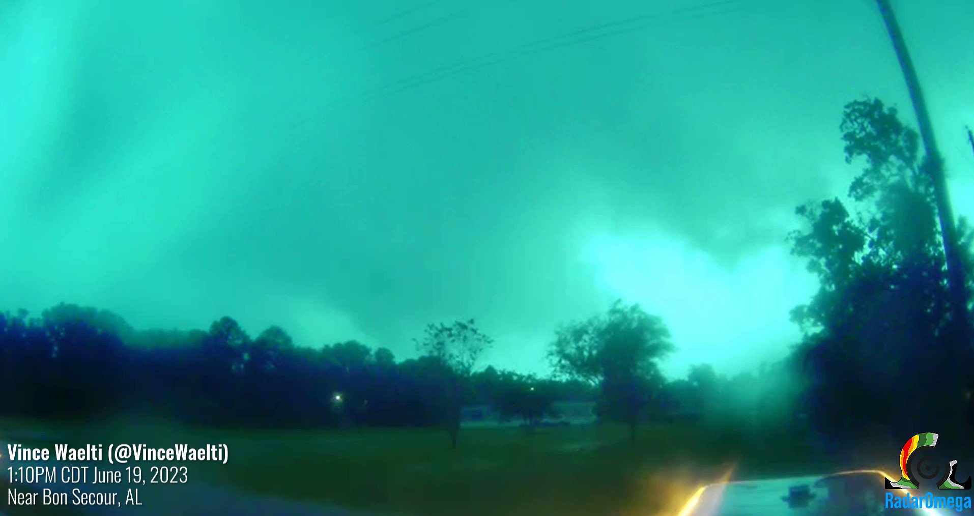 RadarOmega on Twitter "MOMENTS AGO Storm chaser VinceWaelti