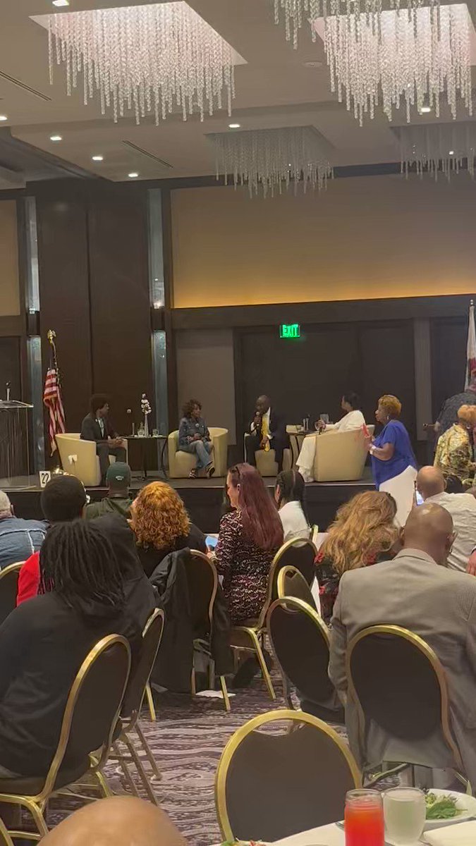 RT @sistersofwatts: Happy Juneteenth,
Happy Juneteenth @AttorneyCrump @RepMaxineWaters https://t.co/urwpnPedng