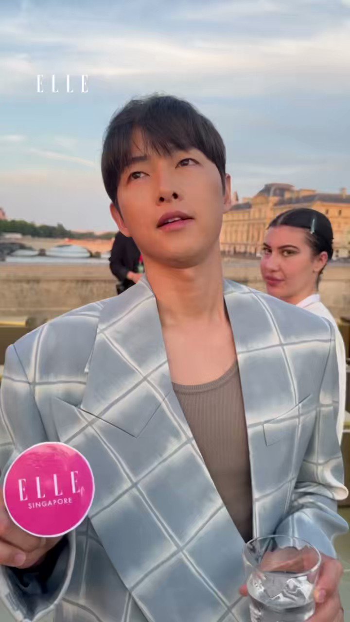 Louis Vuitton on X: Cannes Film Festival 2023. House Ambassador Song  Joongki gets ready for the 76th edition red carpet in a timeless black  single-breasted suit jacket and cigarette trousers which he