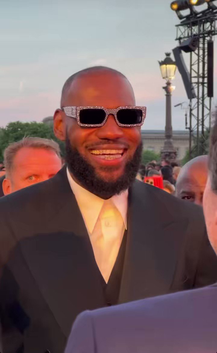 LeBron James Shows Off Fresh New Grill At The Louis Vuitton