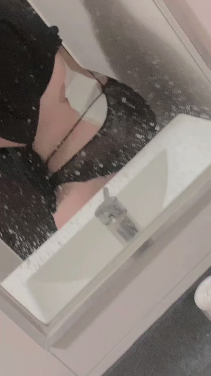 上班太認真 …不小心閃到腰🥲有沒有哥哥會推拿的呀幫我按摩一下嘛🥺拜託🥺～ https://t.co/3qcImIsyVT