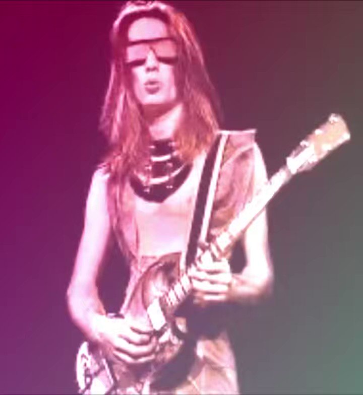 The do-it-all legend Todd Rundgren turned 75 today Happy birthday, Todd! 