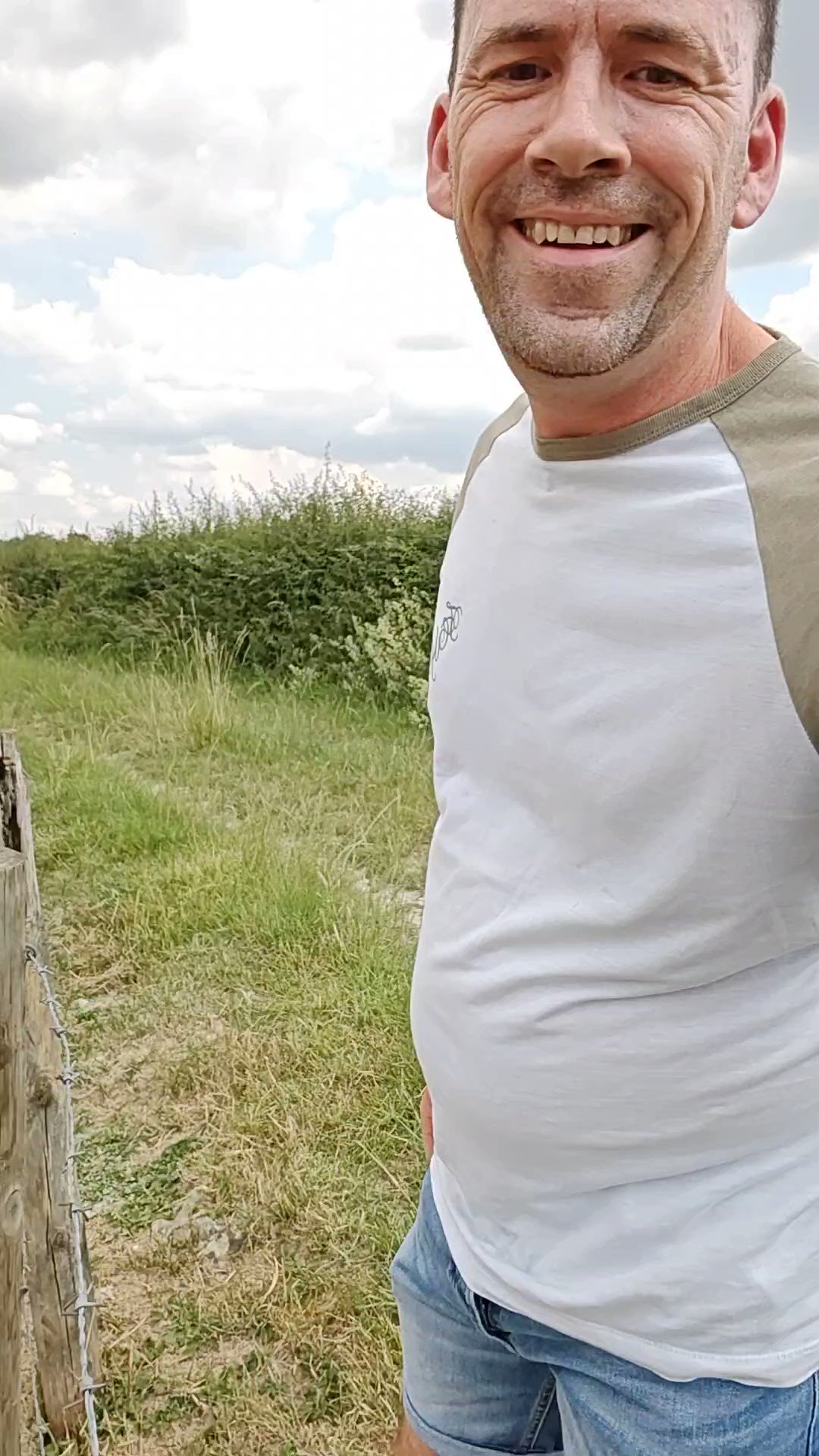 𝔻𝕒𝕧𝕖 𝕃𝕠𝕟𝕕𝕠𝕟 on Twitter: "Let's go for a walk in the countryside