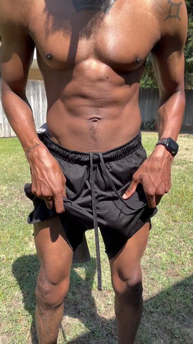 The sun is out #fitness time!  Full video ⬇️  https://t.co/L0FtKjLMgB https://t.co/NDv3uCJYFF<a href="/tag/fitness"class="tags">#fitness</a>