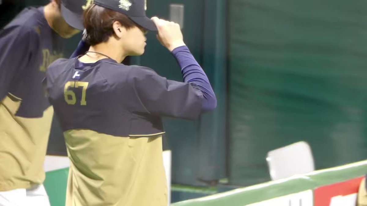 ふわふわクッション大2点／オリックス67番中川圭太 ふわふわクッション大2点／オリックス67番中川圭太 - メルカリ
