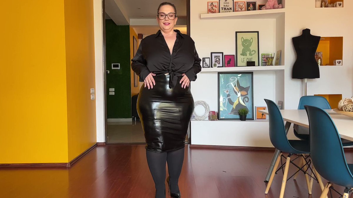 SweetheartMia🔞 on Twitter "Just sold! Secretary makes you jerk off