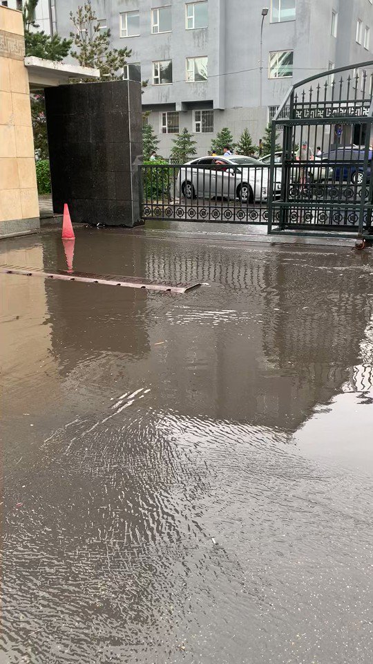 Bold B 🇲🇳 on Twitter: "Төрийн ордон нь ийм байхаар өөр юу ч гэхэв дээ 😥😥😥"