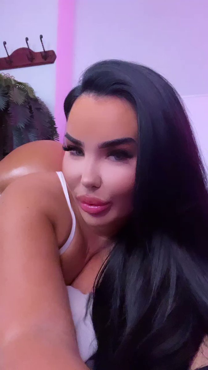 Laylarosex Happy Sunday  my OF is only 4 50 right now subscribe now and lets play all dayyy xxxx.