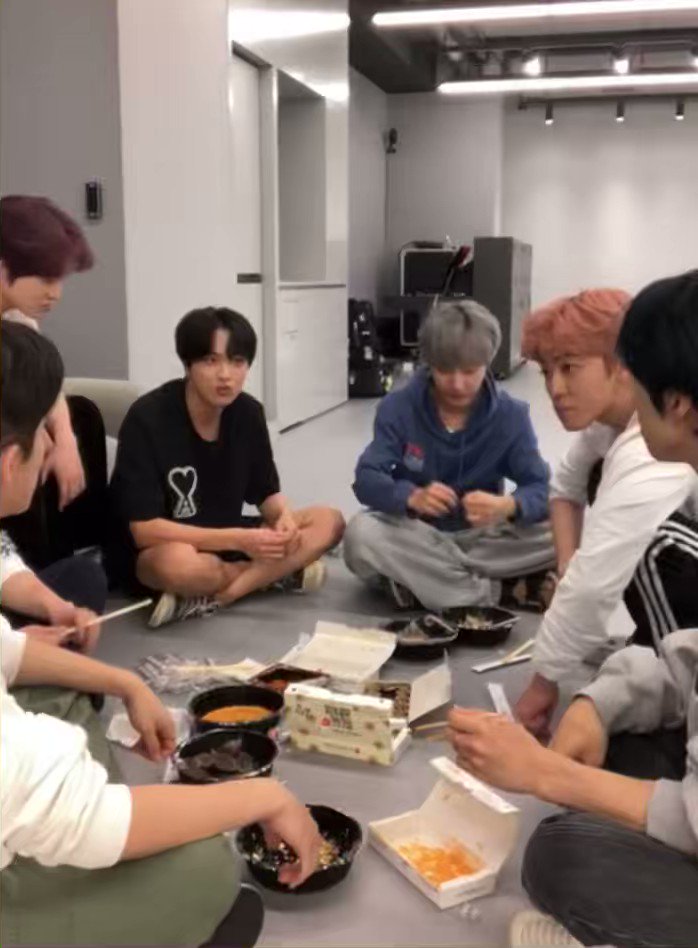 acupofnanacoffee-on-twitter-kimchi-jjim-vs-hotpot-jujur-gue