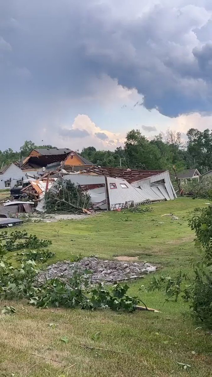 F.M NEWS on Twitter "🇺🇲Consequences of the passage of the tornado in Greenwood, Indiana🌪 