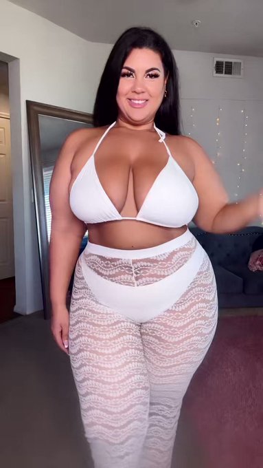Do you like how I model for you papi ? ? https://t.co/lOP9xgRrkb