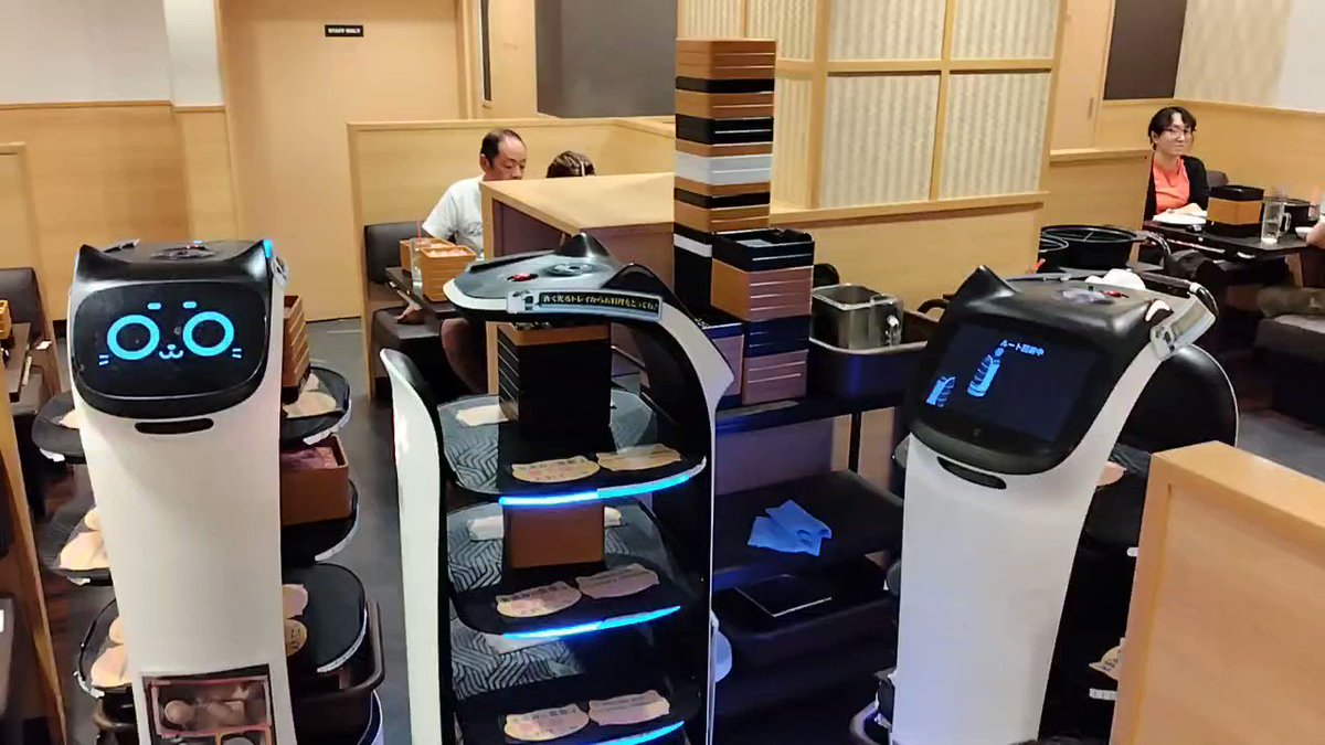 可愛いが渋滞している！？3体皆これ以上進めない！完全に詰んだ猫型配膳ロボット。