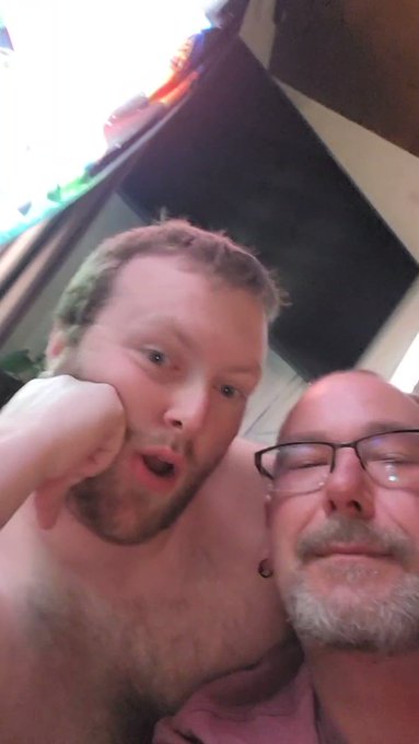 https://t.co/YJMmwuIZIt 
Daddy loves kisses ? ? 
#michaelandsean #GayKissing #gaybears #gay #gaychubs