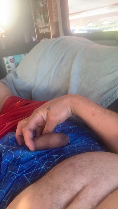 Would you 💦 an uncut 🍆 like mine?? https://t.co/tMIpaTBtuO