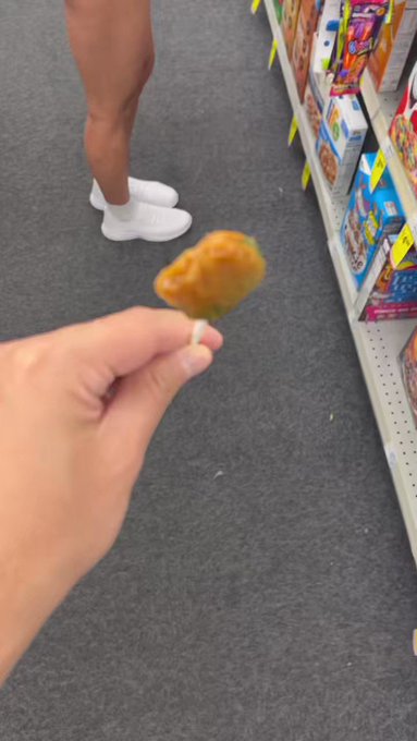 RT if you&rsquo;d give me a treat 🍭 https://t.co/IDdUg4lEs5<a href="/tag/superbowl"class="tags"><span>#superbowl</span></a>