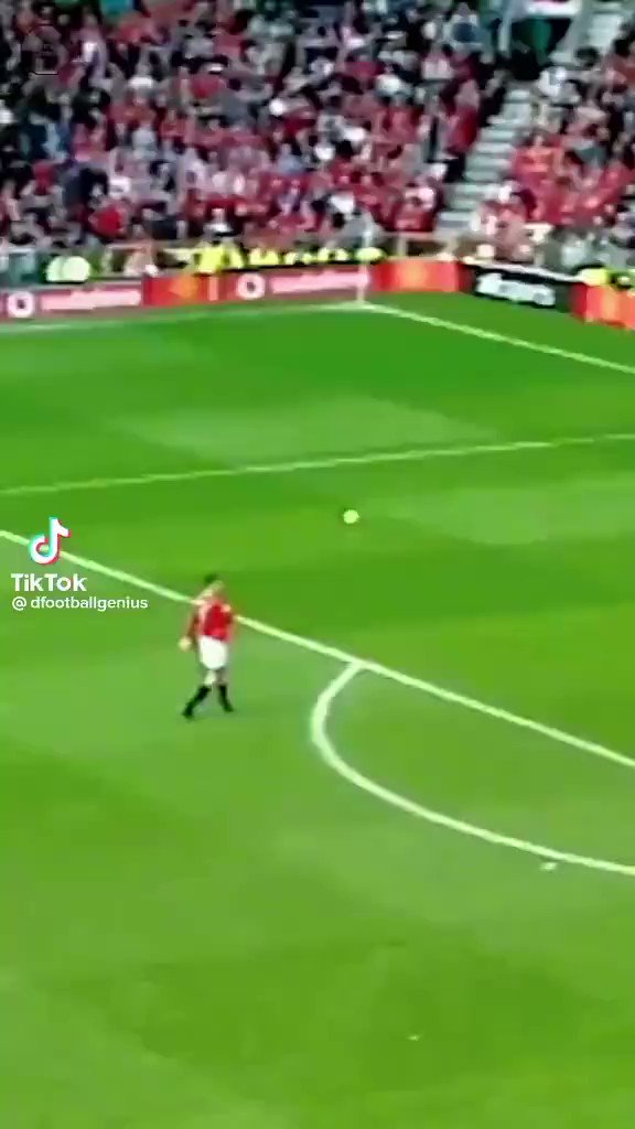 Happy Birthday Fabien Barthez . 

He was phenomenal  