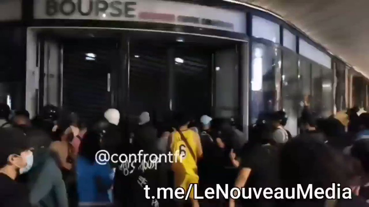 RT @spectatorindex: French rioters trying to storm the Central Stock Exchange in Marseille, France.

https://t.co/zzxa0w5loR