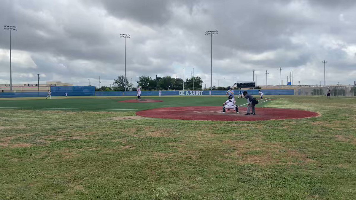 Texas Twins - 18U - Caleb Kennedy lines a ball up the middle to advance the runners to 1st and 2nd.
#prospectseries #perfectgame #walkoff https://t.co/POYD09yTxS