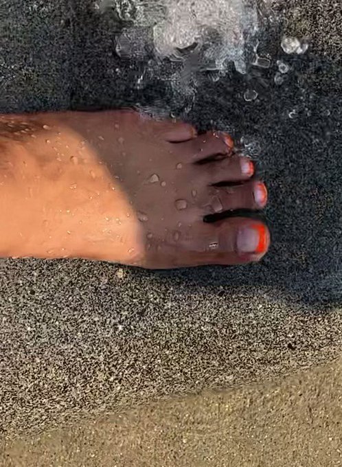Who loves pretty feet?  What color should I do next? https://t.co/OY8tNWxM01<a href="/tag/newprofilepic"class="tags"><span>#newprofilepic</span></a>