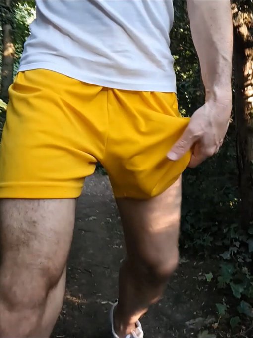 Showing off in the park in my soccer shorts Full video (24min) 🍆⚽️😈 👉 https://t.co/iwMqBeSOhf 👉 https://t