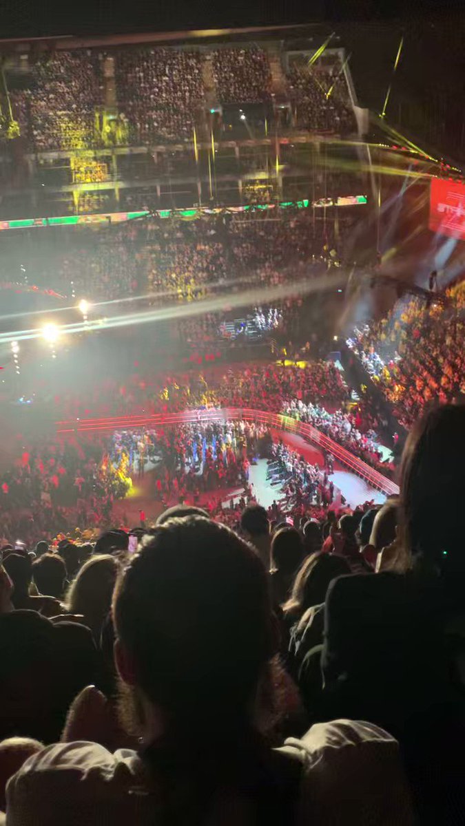 Zoey Stark’s and Trish Stratus’ entrances!

Thank you Trish!

#wwe #MITB https://t.co/hiMErJXXl5